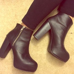 🌸 LOWEST! Heeled platform booties with zipper