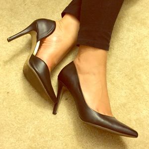Black classy pumps