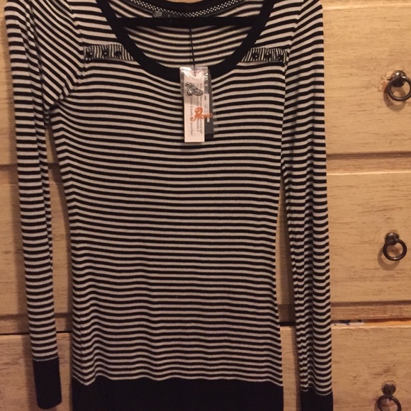 Black and white long sleeve