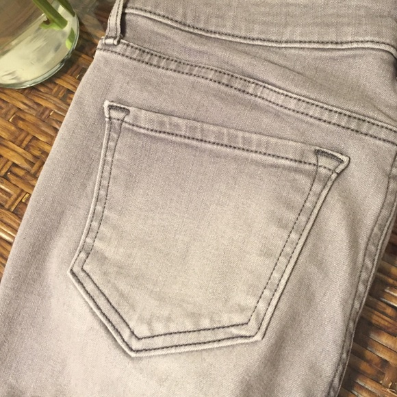Old Navy Rockstar Mid Rise Skinny Jeans - Picture 3 of 4
