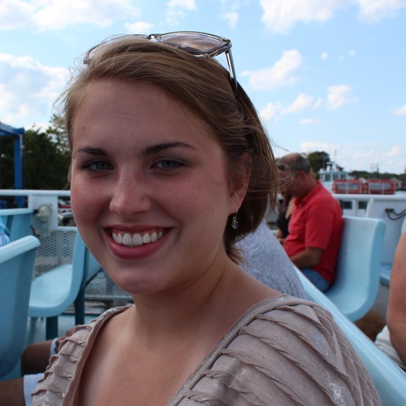 Meet your Posher, Laura - Picture 4 of 4