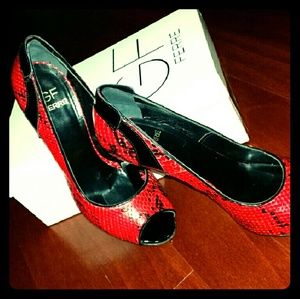 GE Ferre Peep Toe Pumps