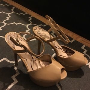 Nude platform pumps