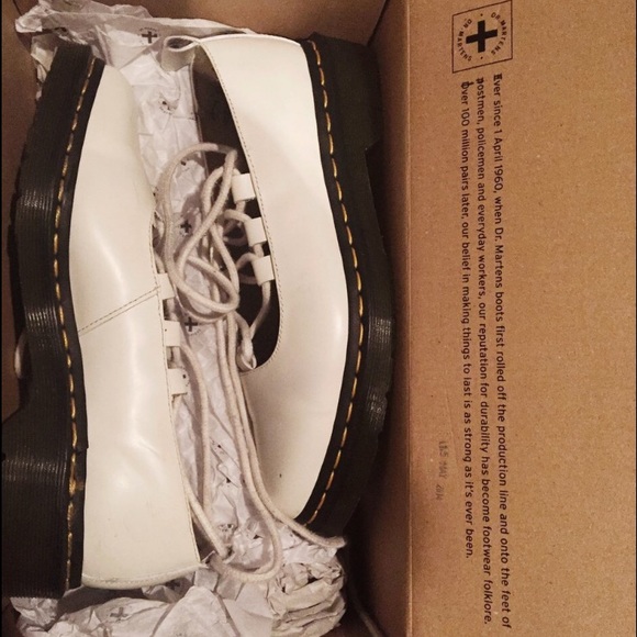 "Elphie" Lace-up Dr. Martens - Picture 2 of 2