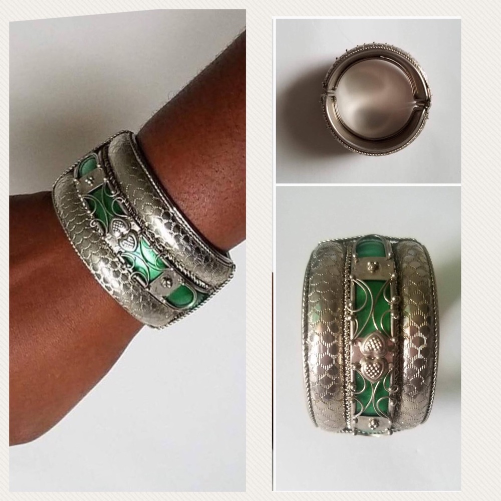 ✅🌹Silver and Green Border Cuff Bracelet.