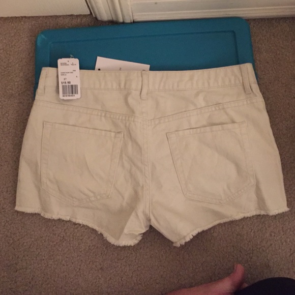 Sz 27 Off white high rise denim shorts - Picture 3 of 4