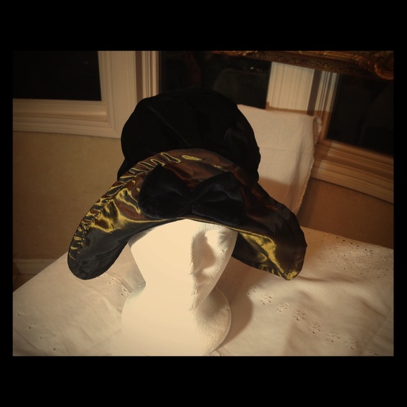 Vintage black velvet hat.