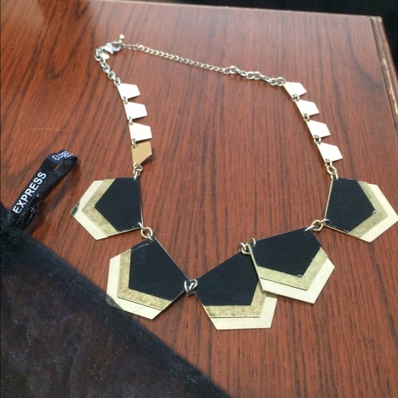 Express necklace