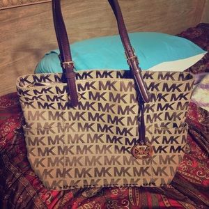 MK tote