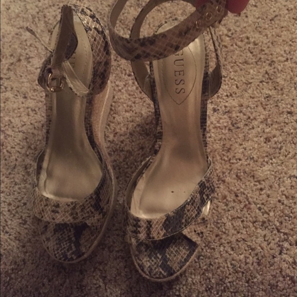 Guess wedges Python - Picture 2 of 4