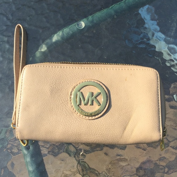 Double zipper MK wallet with detachable wristlet