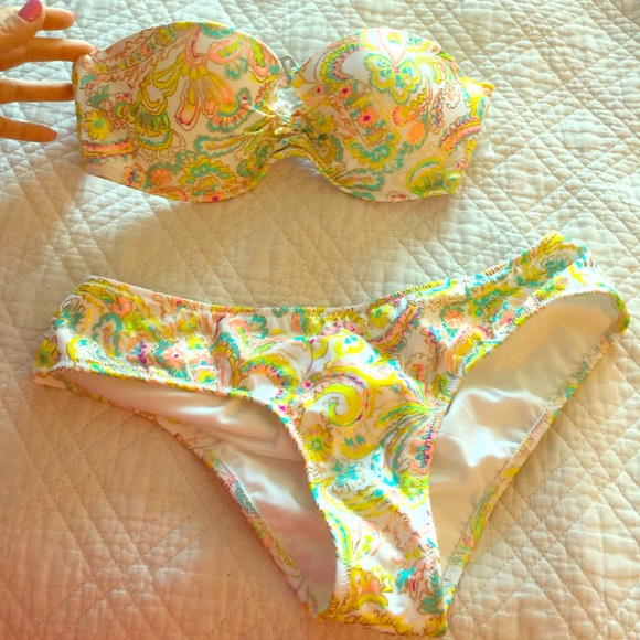Victoria's Secret cheeky bathing suit. Never worn - Picture 1 of 2