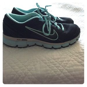 Nike dual fusion running shoe