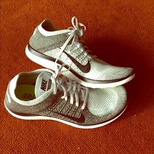 NWOT Nike FLyknit 4.0 shoes💫LAST SALE💫