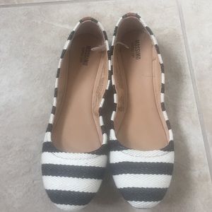 Mossomo Black&White flats NWOT