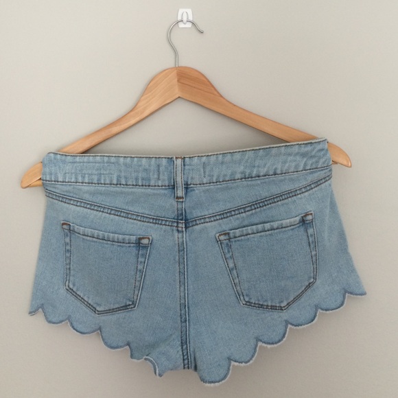Scalloped Denim Shorts - Picture 3 of 4