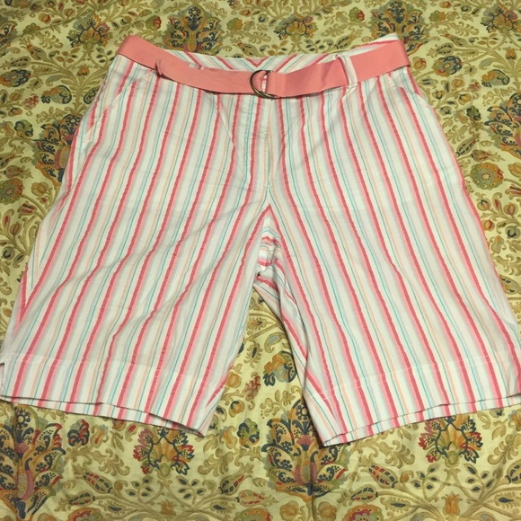 Cute striped shorts with belt included