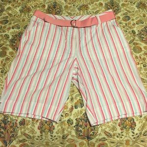 Cute striped shorts with belt included