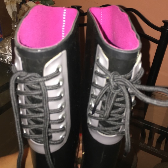 Boots - Picture 3 of 4