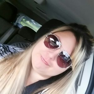 Meet your Posher, Denise