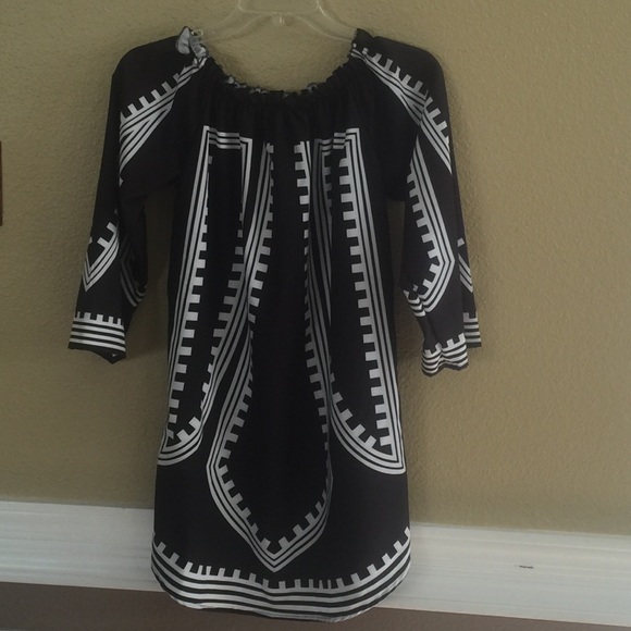 Off the shoulder - Picture 1 of 3