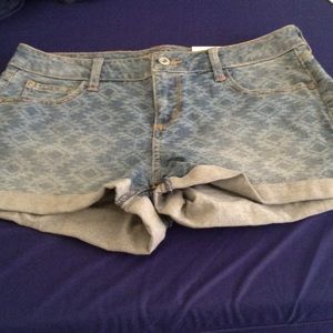 🛩🛩🛩NWT Aztec Tribal Denim Shorts