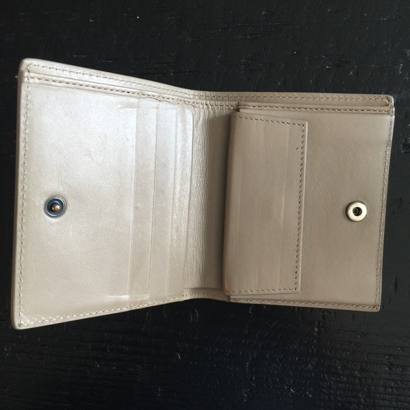 ❤️SOLD❤️ CHRISTIAN LOUBOUTIN Paros Wallet - Picture 4 of 4