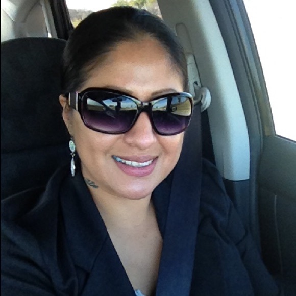 Meet your Posher, Jennifer - Picture 1 of 1