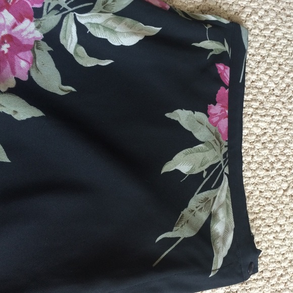 Floral lined chiffon skirt size 5/6 - Picture 2 of 4