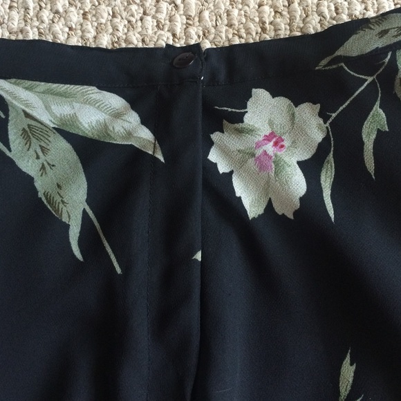 Floral lined chiffon skirt size 5/6 - Picture 3 of 4