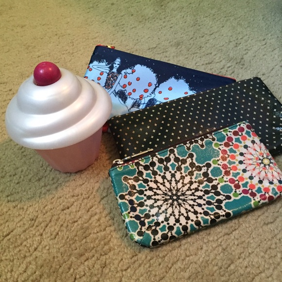 2 Fossil pouches, cupcake container, Estée Lauder