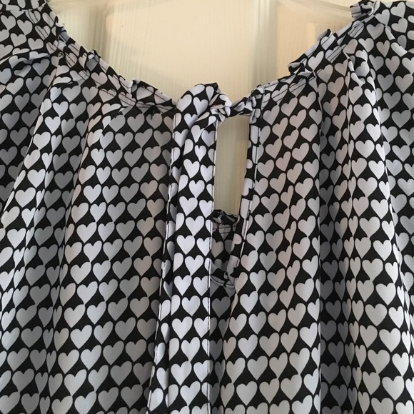 Heart top with tie on the back - Picture 3 of 3