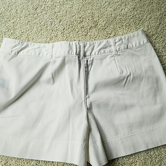SHORTS - Picture 2 of 3