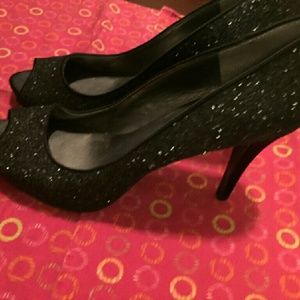 Womens Sparkly Peep-Toe Pumps. 10