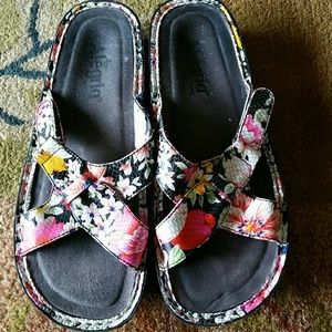 Alegria Gently worn Flip flops