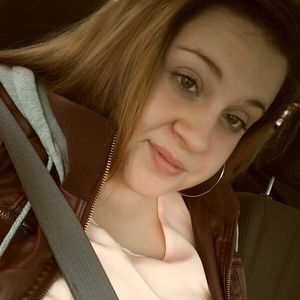 Meet your Posher, Desiree