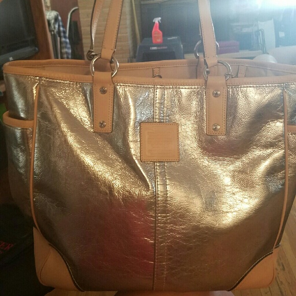 Authentic Coach tote with wristlet