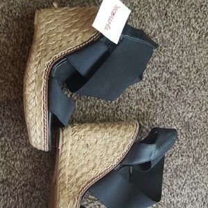 Brand new Jessica Simpson black wedges