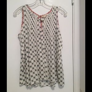 Hem and Thread Patterned Top