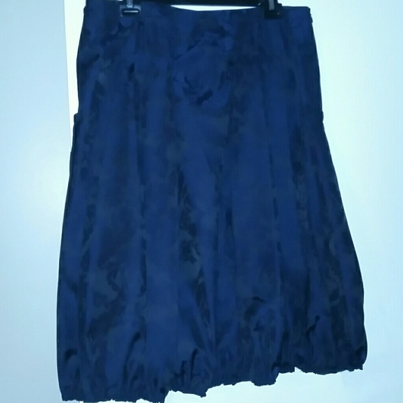 Vera Wang  pleted skirt