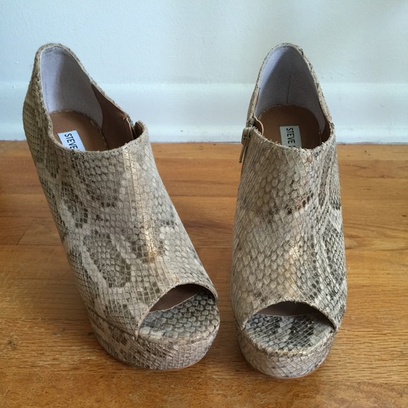 Steve Madden Snakeskin Wedges