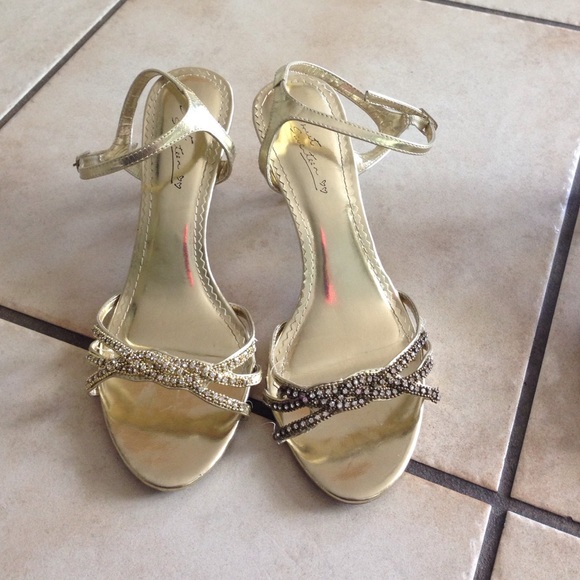 1 inch heel - Picture 1 of 4