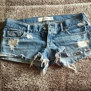 Size 7 Hollister distressed shorts