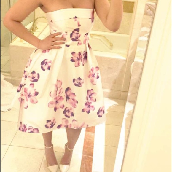 Beautiful flower dress - Picture 1 of 2