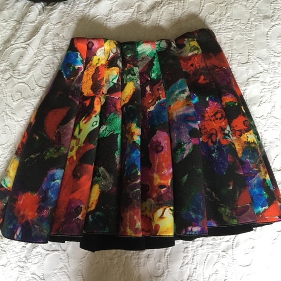 H&M Pleated Mini Skirt Scuba Material