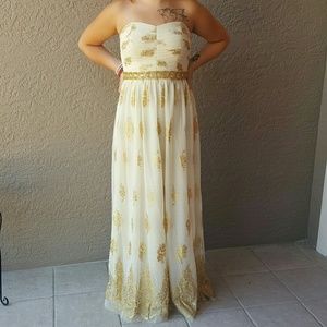 Strapless formal dress