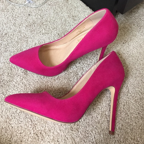 Pointed toe heels