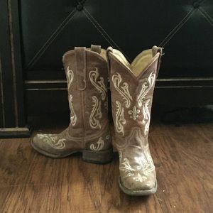 Corral boots