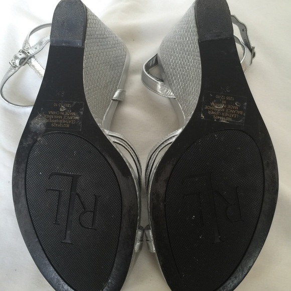 Ralph Lauren Silver Wedge Sandals. 9M - Picture 4 of 4