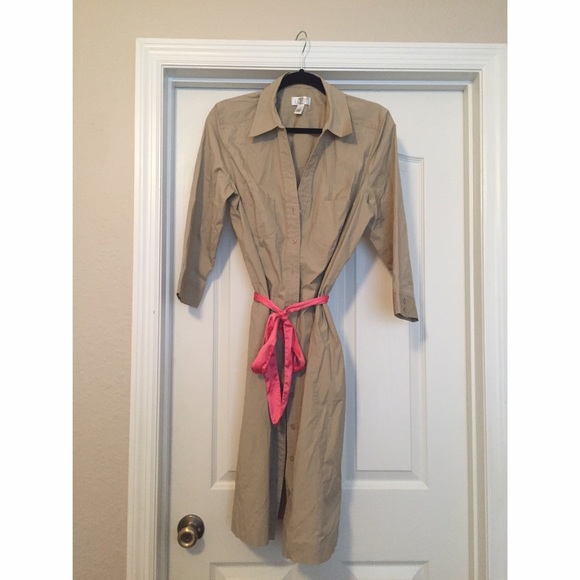 LIKE NEW ANN TAYLOR LOFT TAN BUTTON UP DRESS